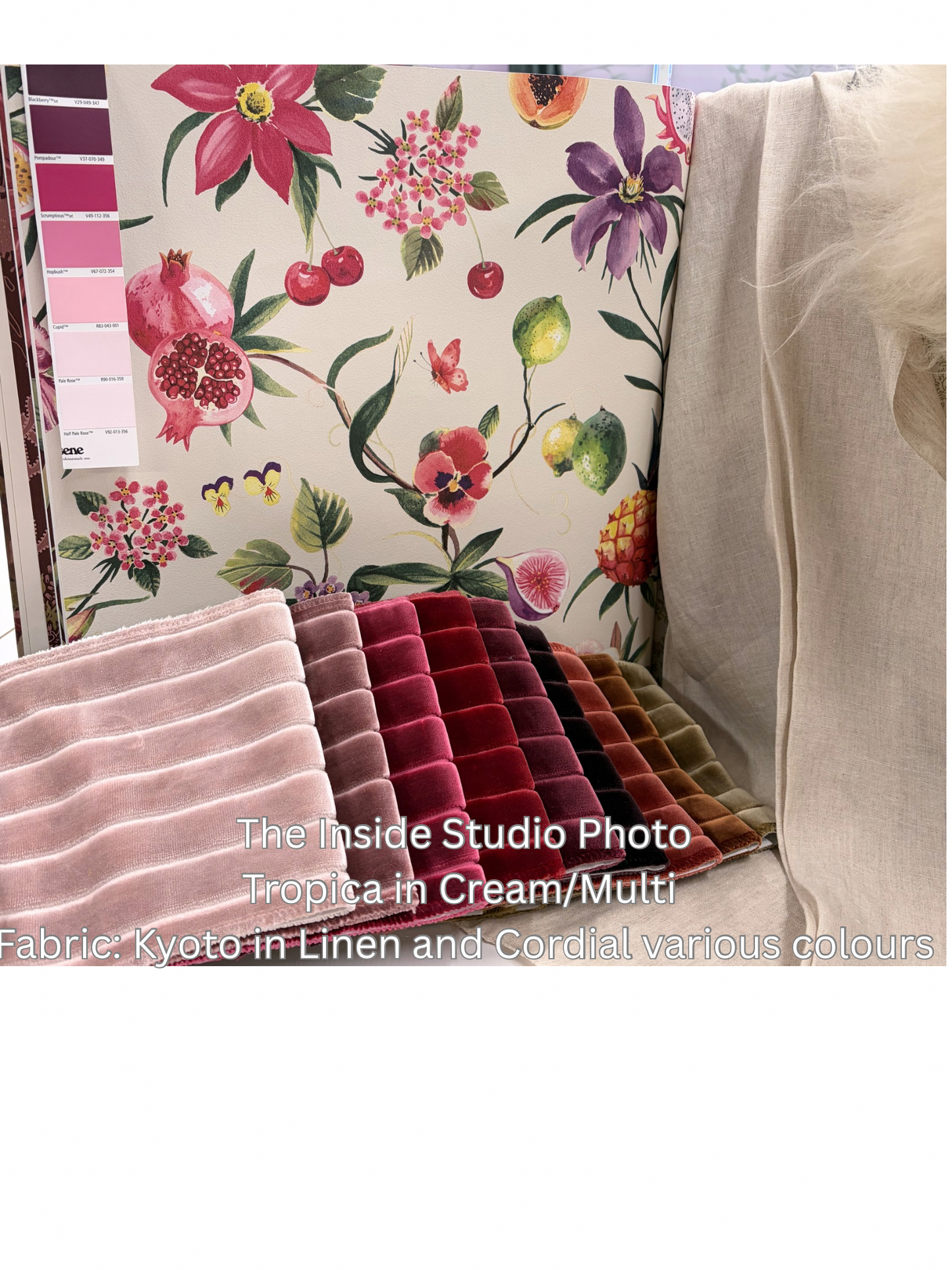 Tropica Wallpaper - Cream/Multi