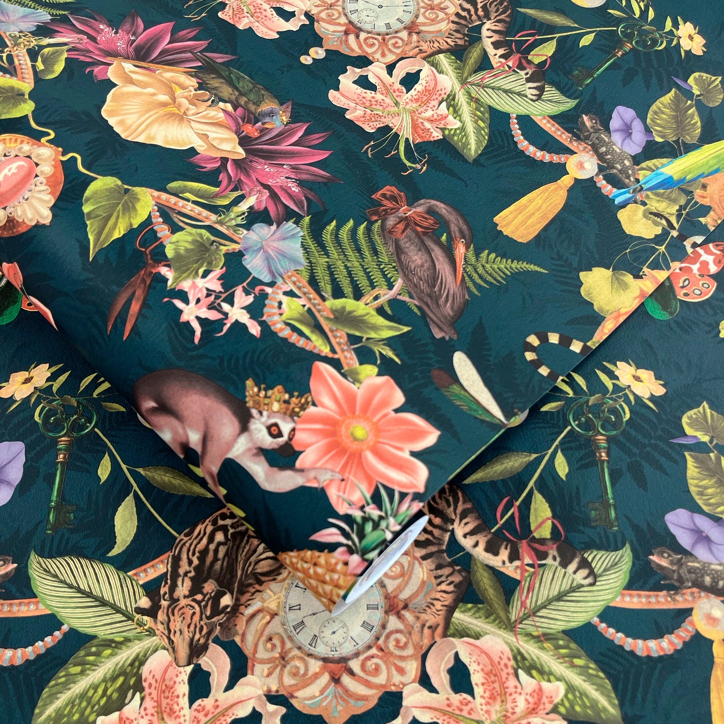 Bohème Wallpaper – Dark Teal, close-up rollshot showing the pattern detail