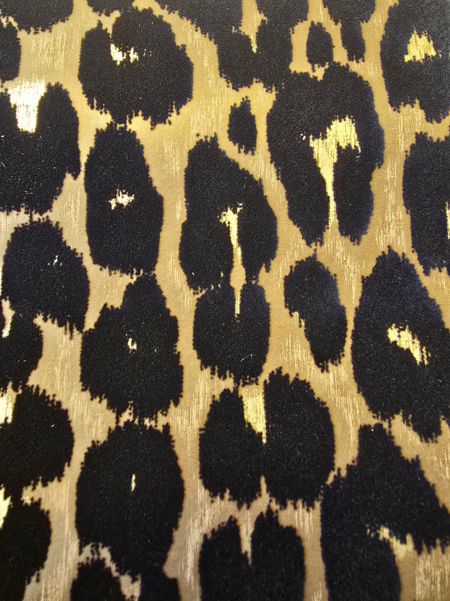 Makucha Flock Velvet Wallpaper - Umber