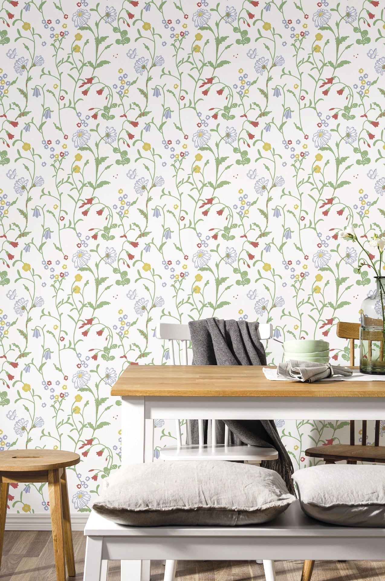 Midsommar Wallpaper - White - Discontinuing - 21 Rolls Left