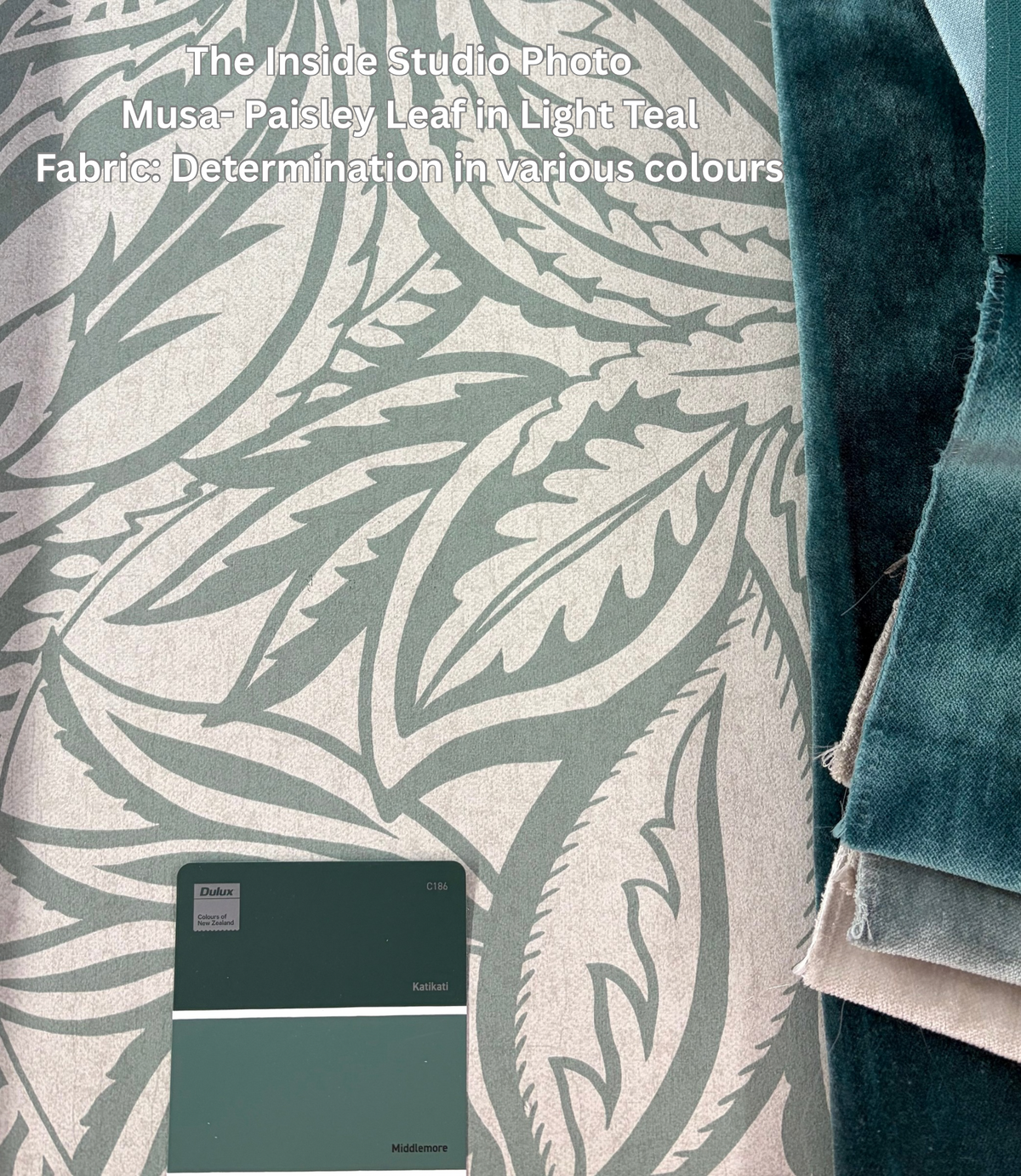 Musa – Paisley Leaf Wallpaper – Light Teal
