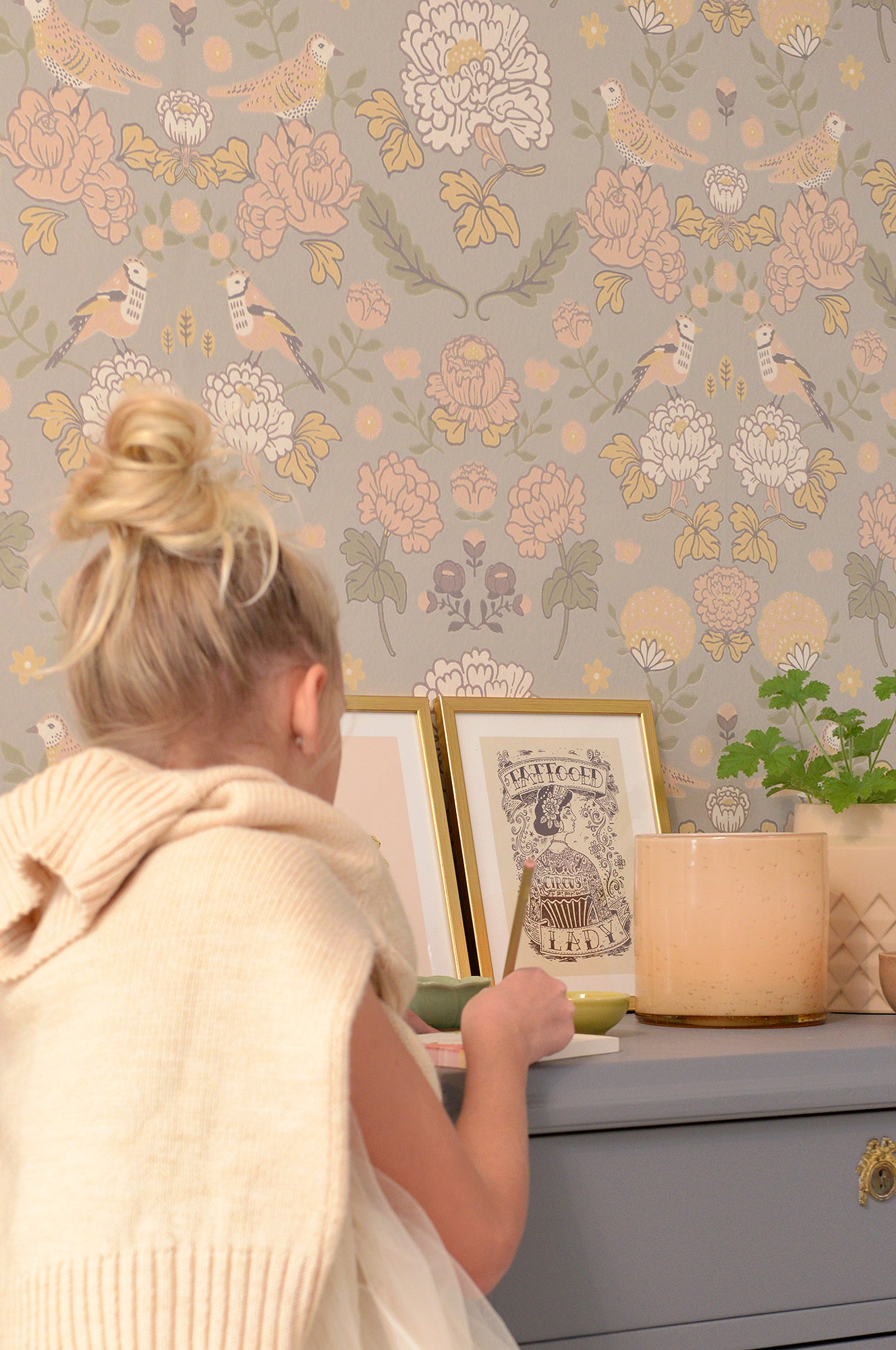 June Scandinavian Wallpaper - Grey