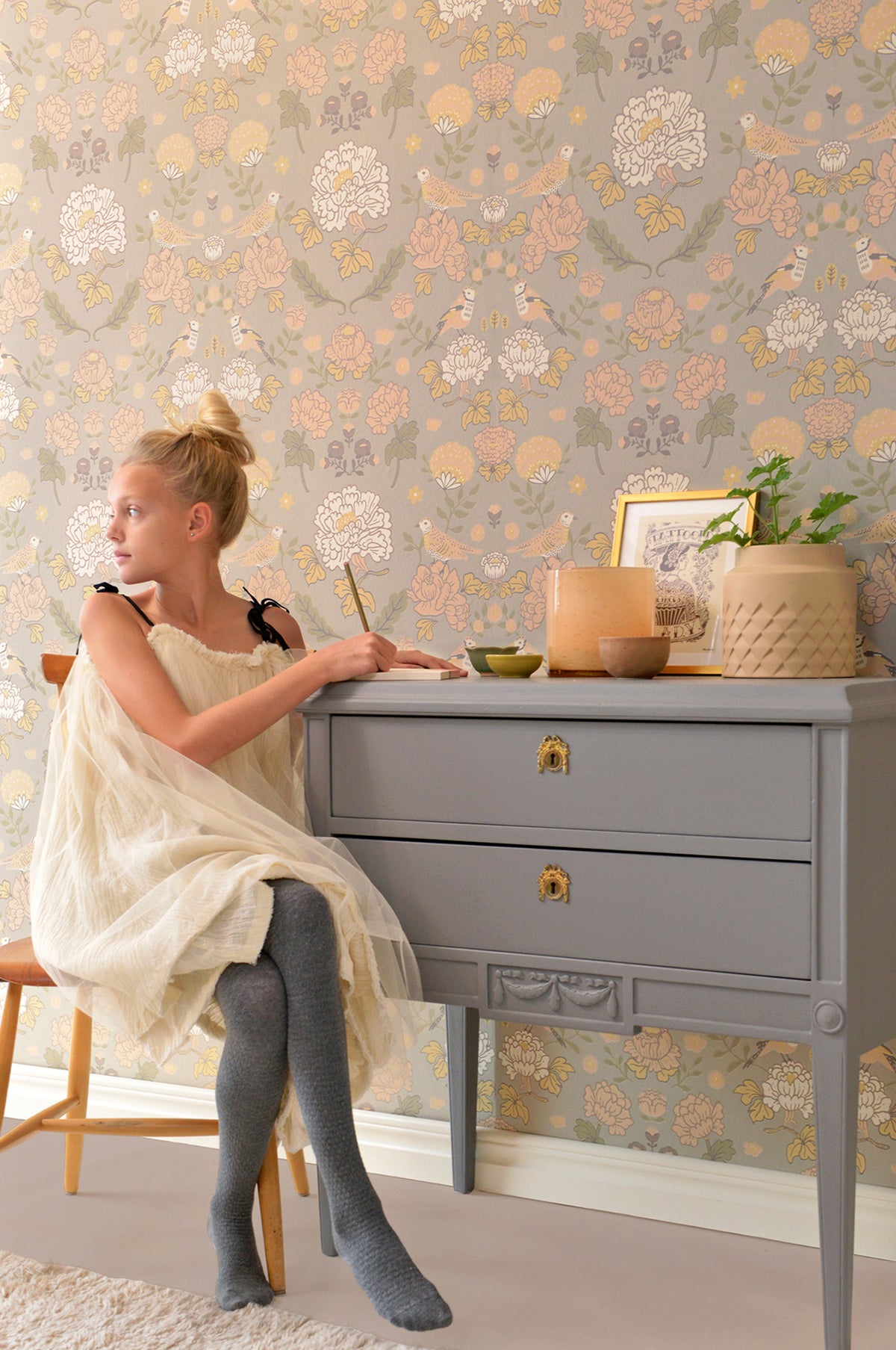 June Scandinavian Wallpaper - Grey