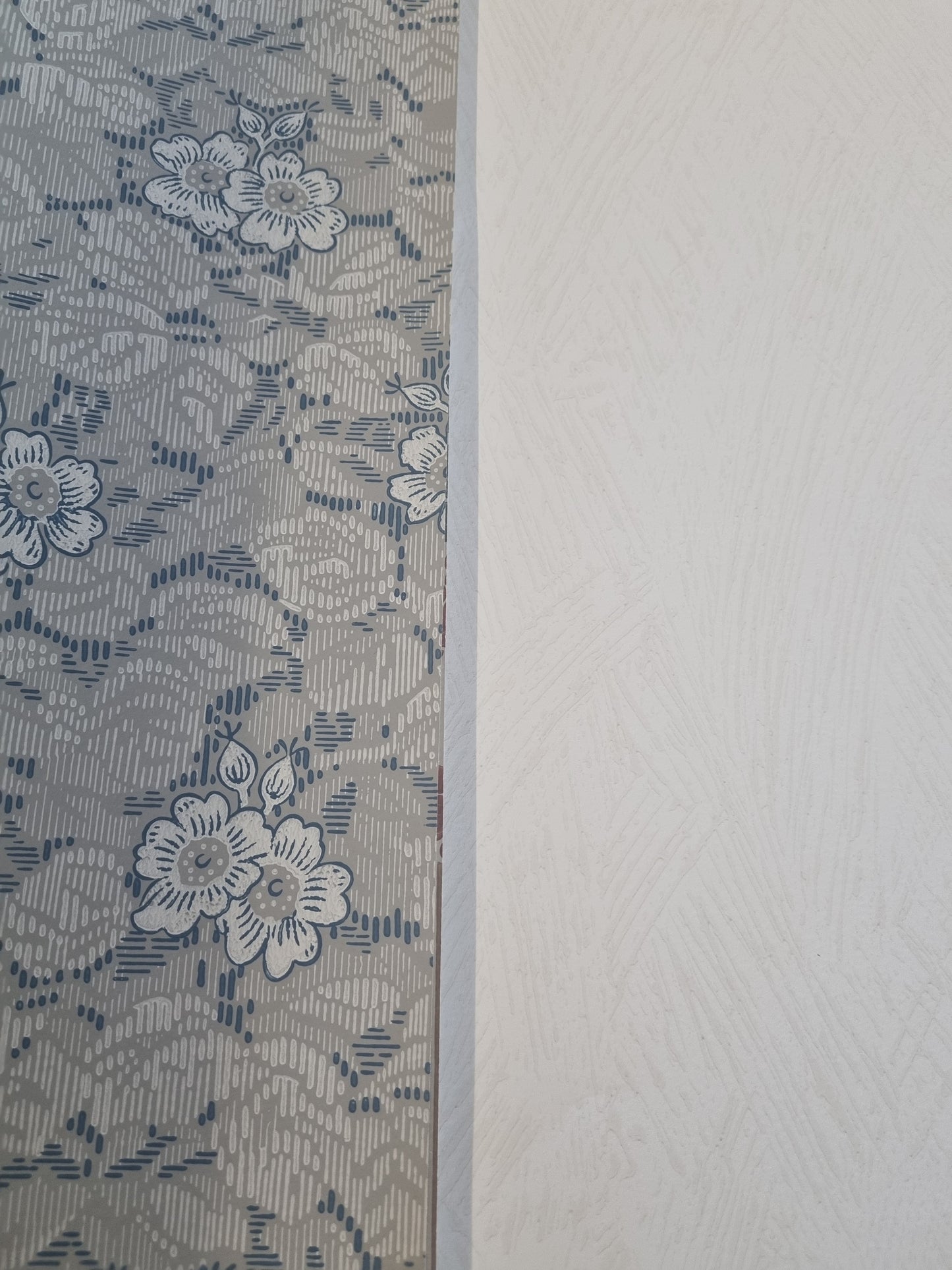 Gysinge Flower Motifs Wallpaper - Blue