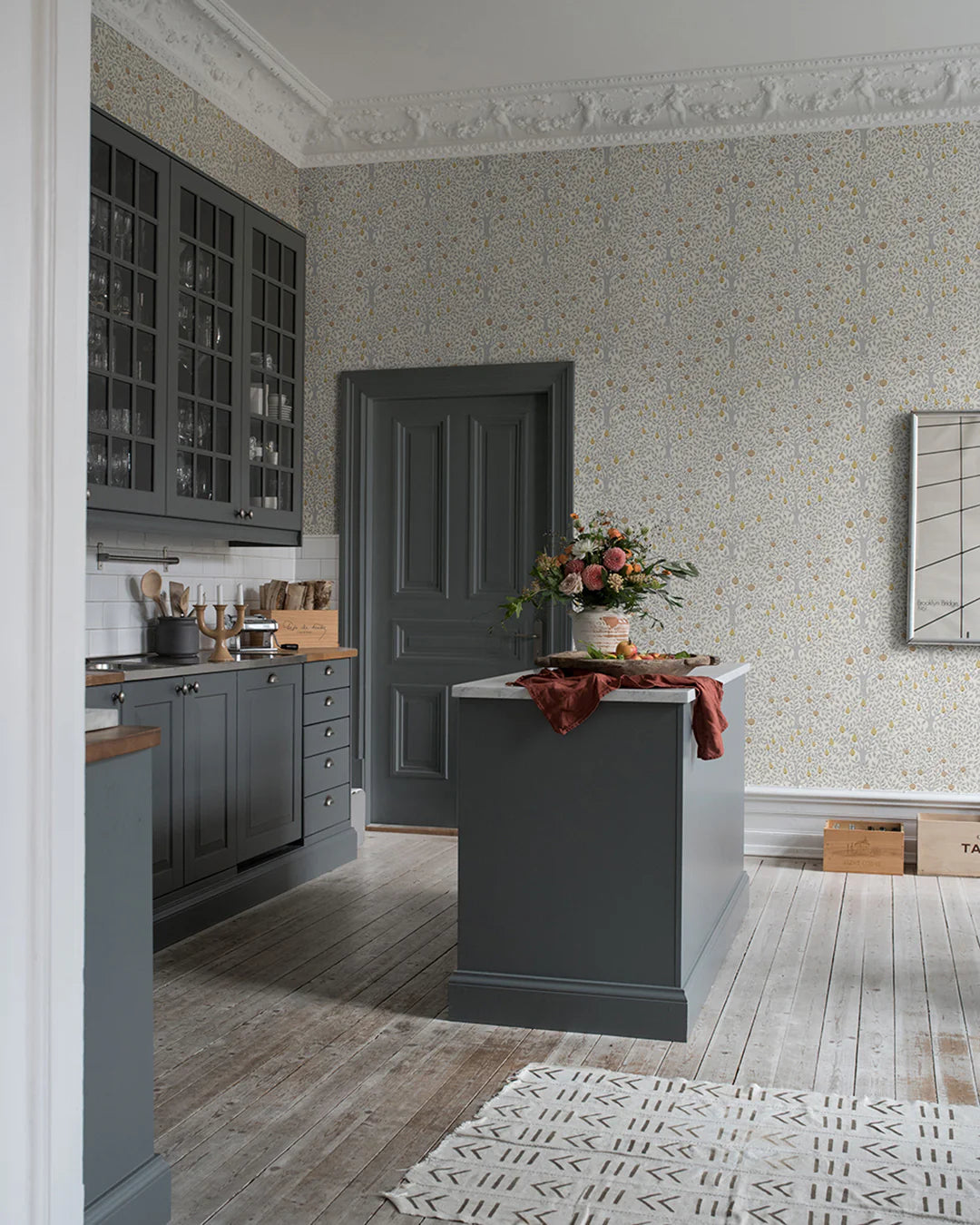Pomona Pear Wallpaper - White/Grey/Gold