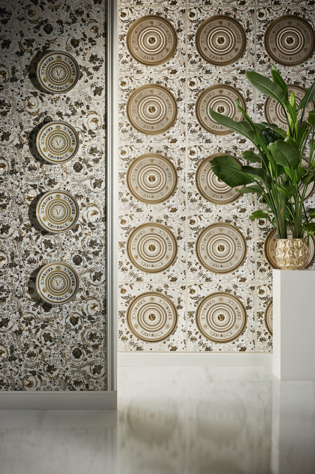 Versace Satin Wallpaper - Beige + Black