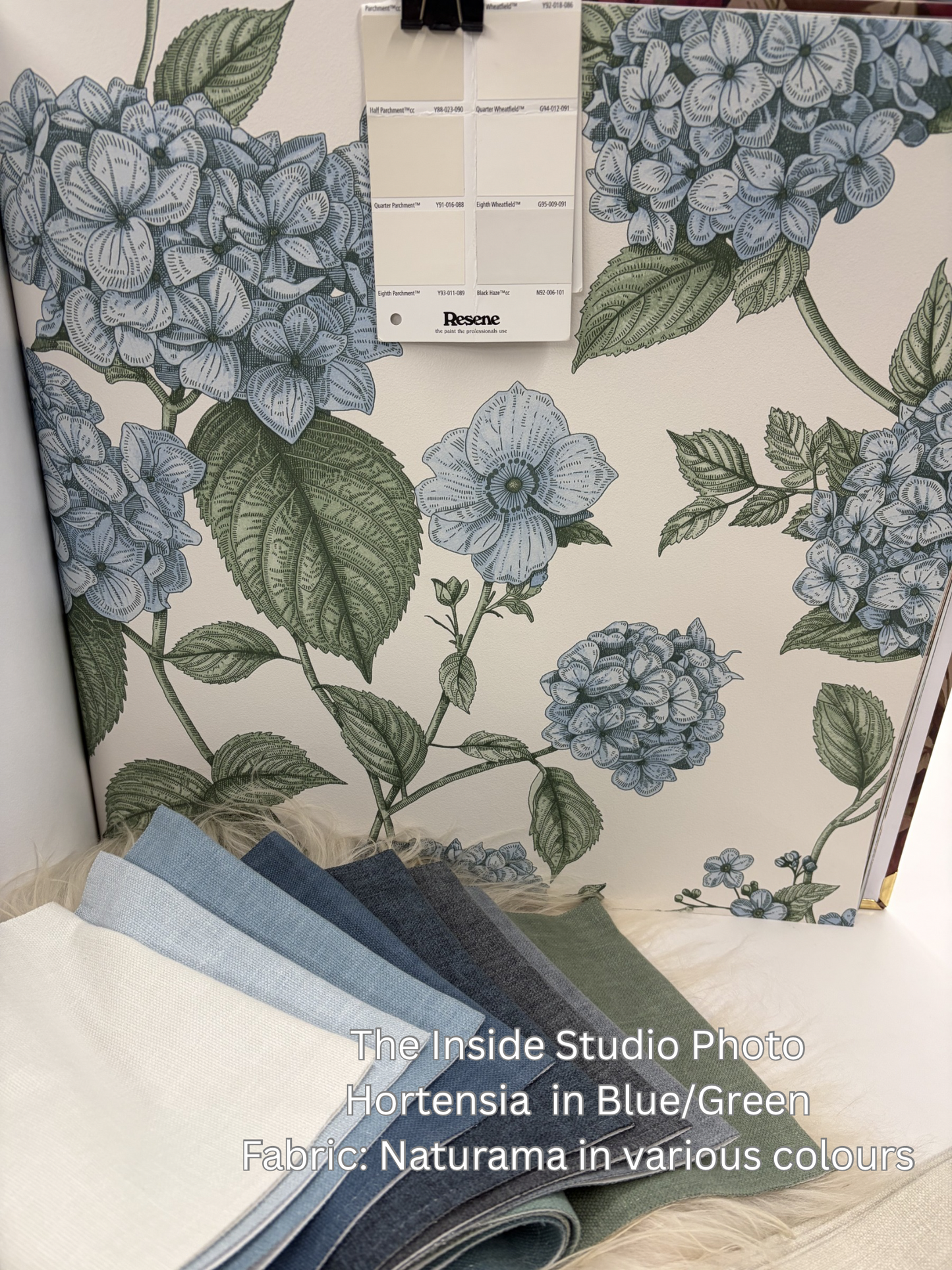 Hortensia - Hydrangea Wallpaper - Blue/Green