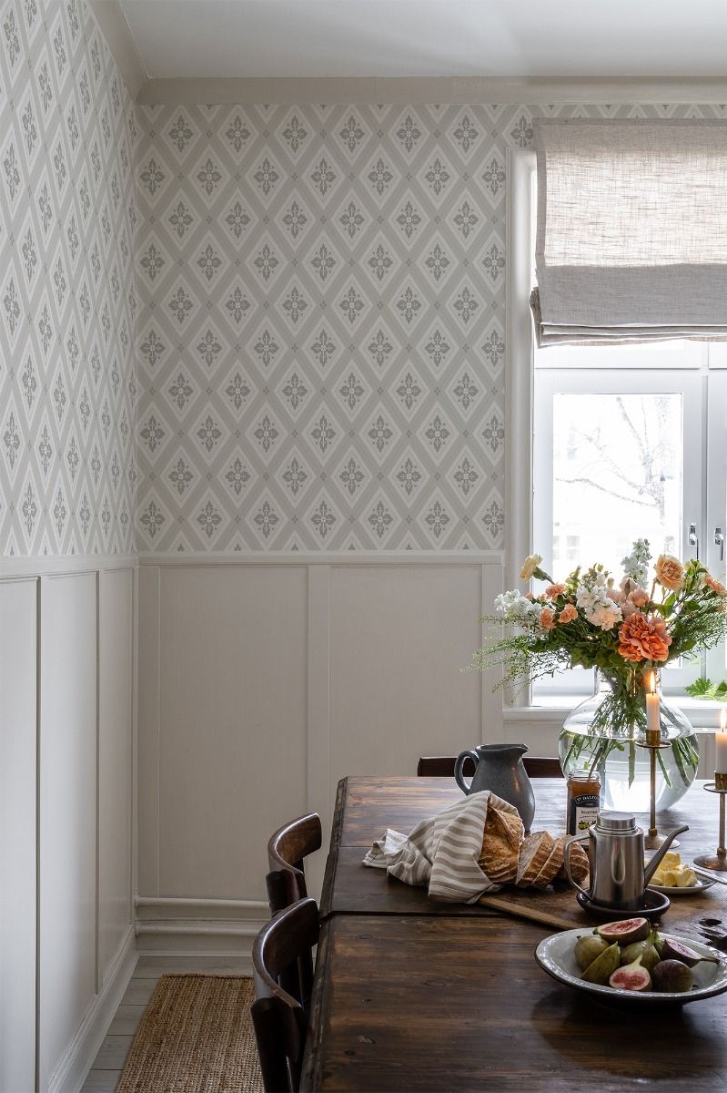 Astrid Flora Wallpaper - Grey