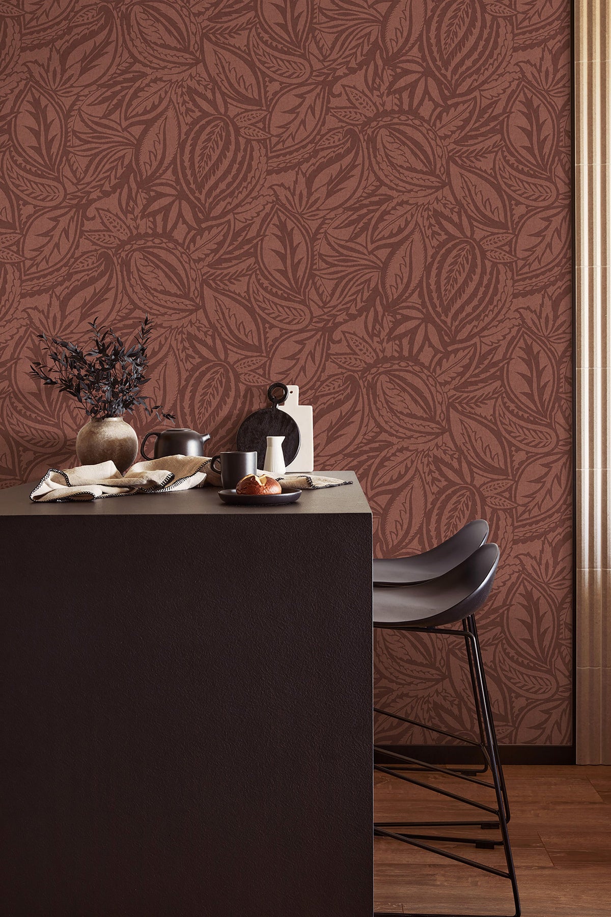 Musa – Paisley Leaf Wallpaper – Maroon