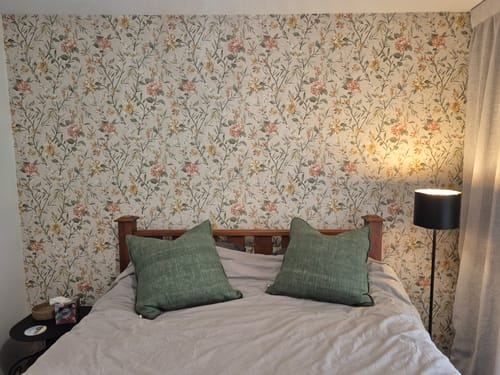 Very efficient service and fast delivery, the wallpaper is stunning...