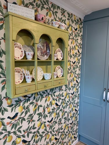 This is the first time there was no swearing from my husband when putting up wallpaper because the product is so easy to put up.