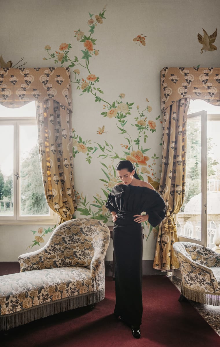 Whispering Blooms Wallpaper Mural {per m2}