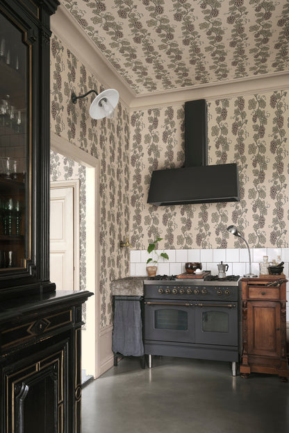 Carla wallpaper in Garden Green in a room setting