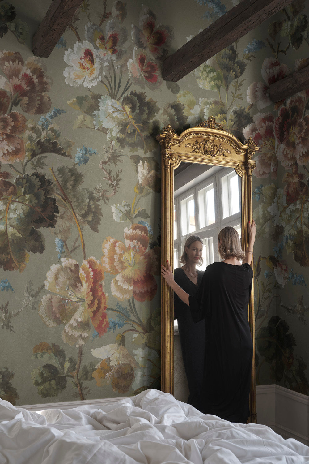 Ines mural in Sage Green in a room setting