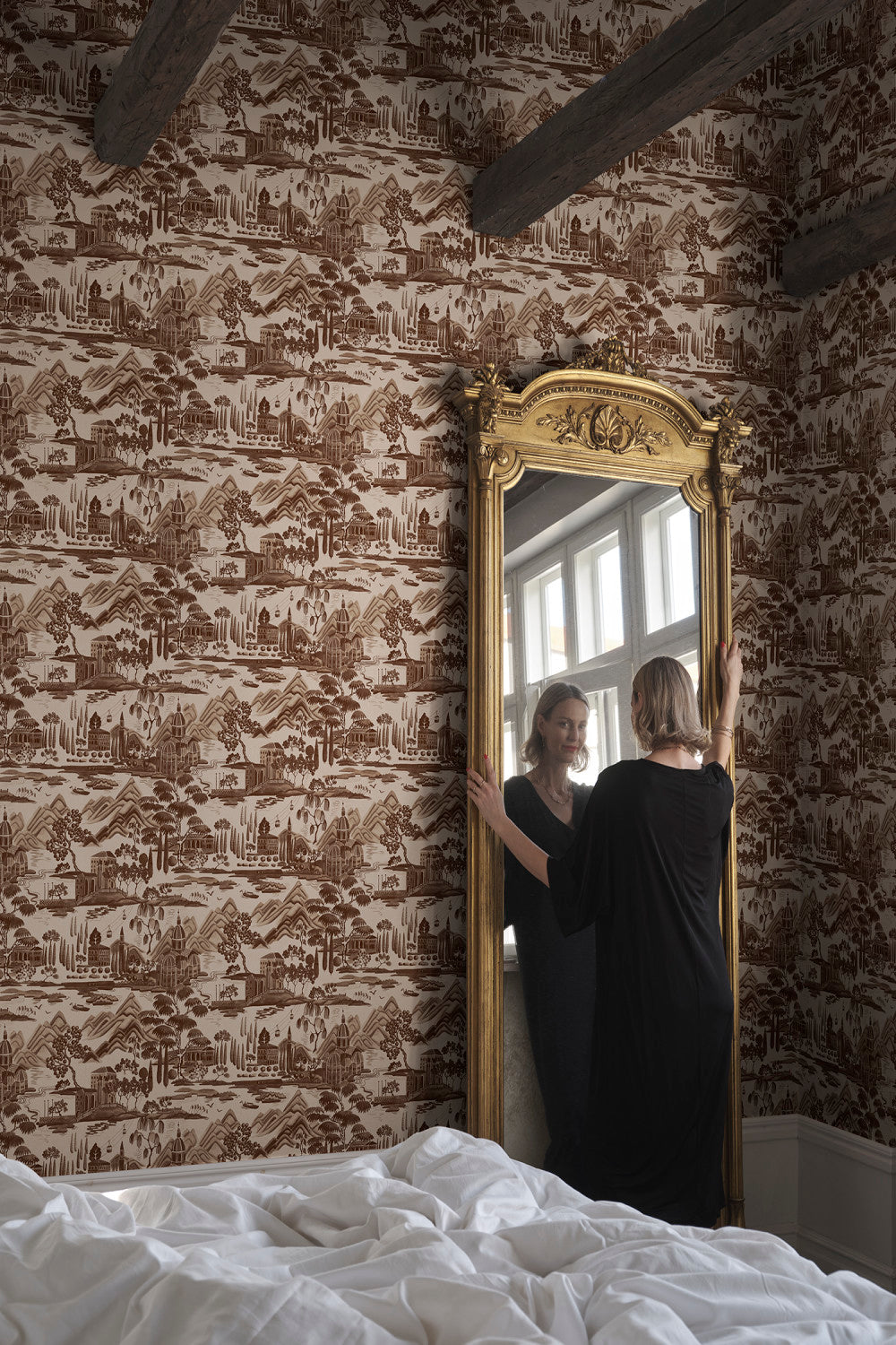 Lake Como Wallpaper – Brown