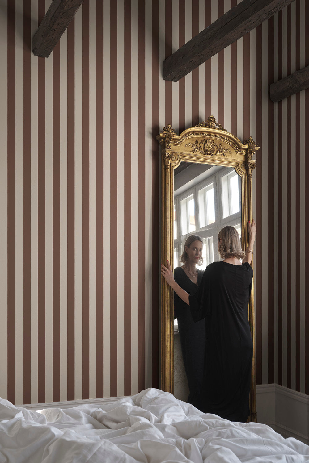 Sam Narrow Striped Wallpaper – Burgundy