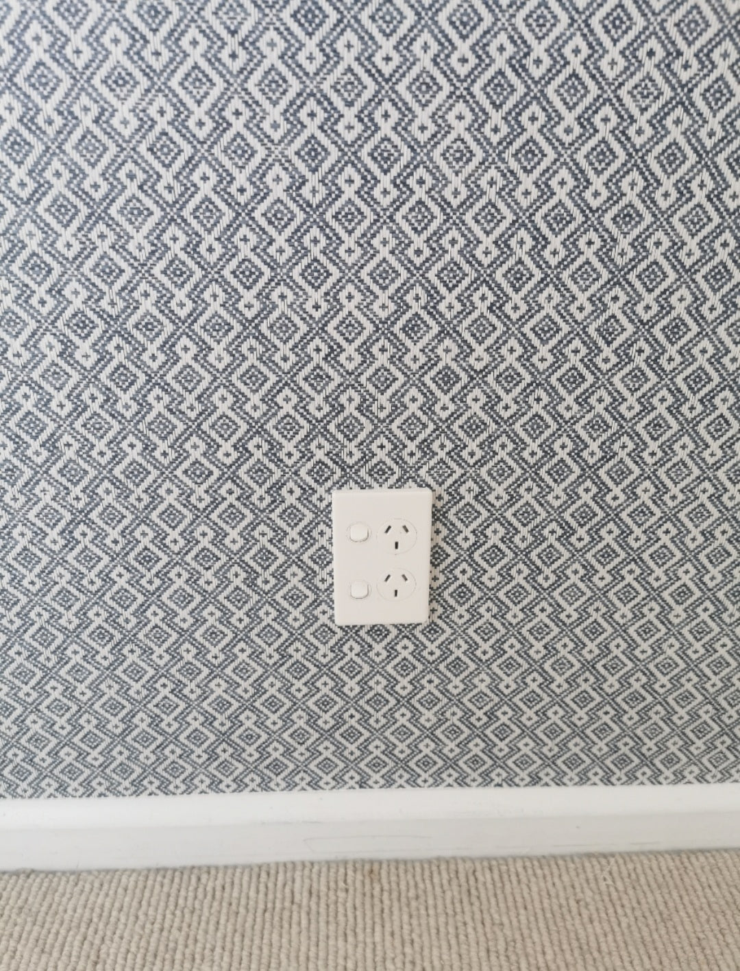 Diamond Wave - Grasscloth Wallpaper - Navy and White