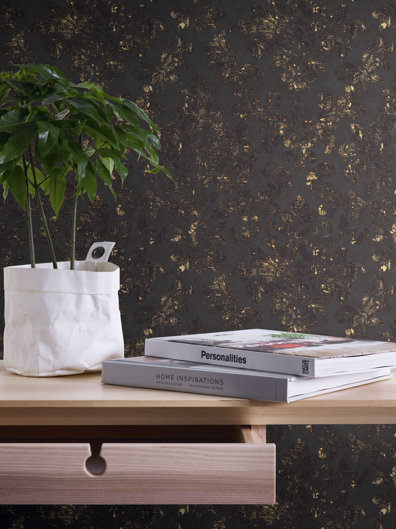 Baroque Damask Wallpaper - Black + Gold