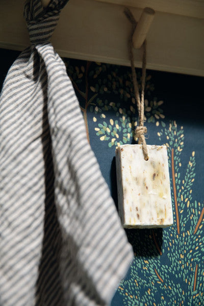 The Tree House Wallpaper - Bleu nuit
