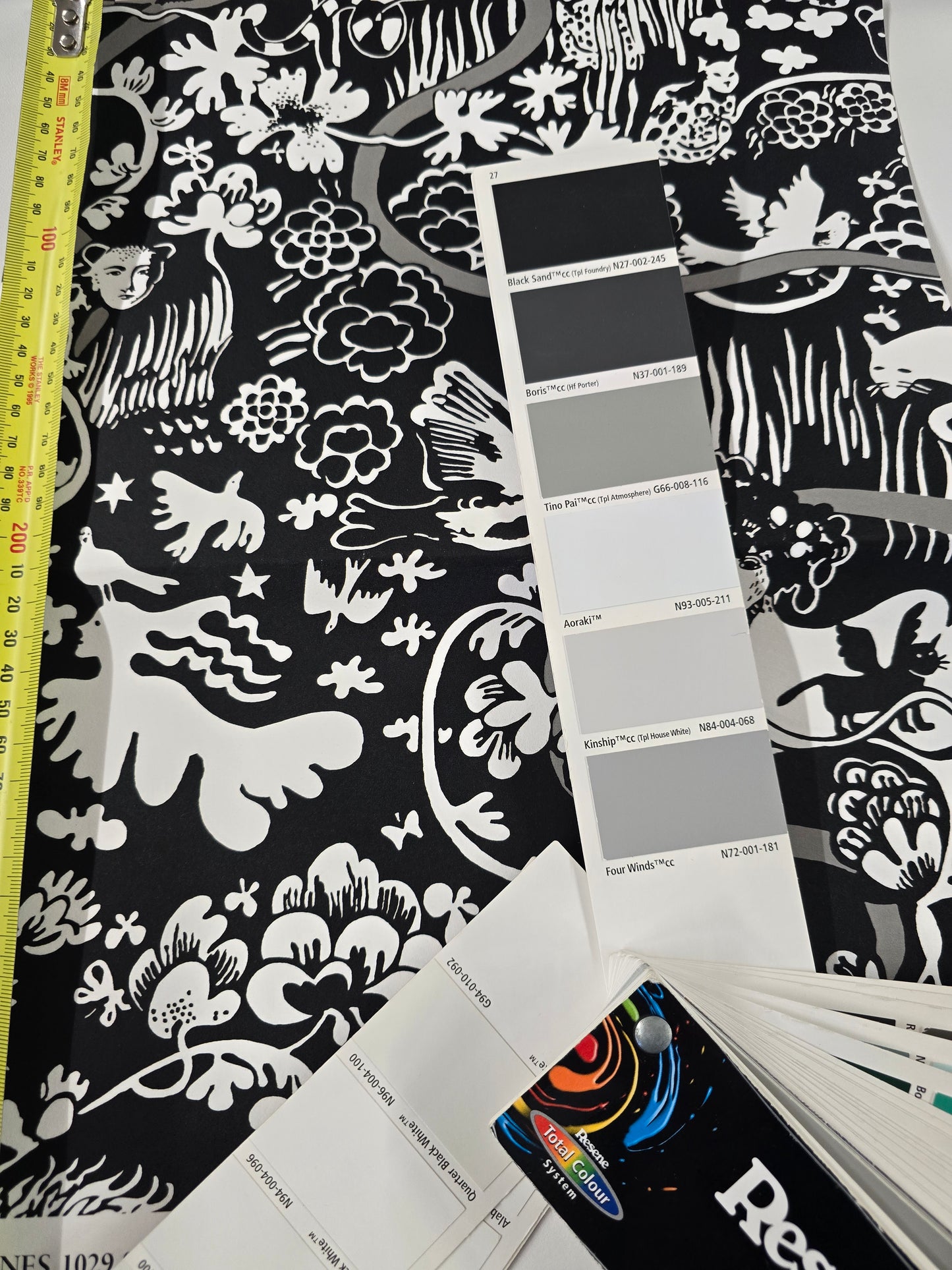 Vines - Custom Sized Wallpaper Mural (per m2) - Black/White