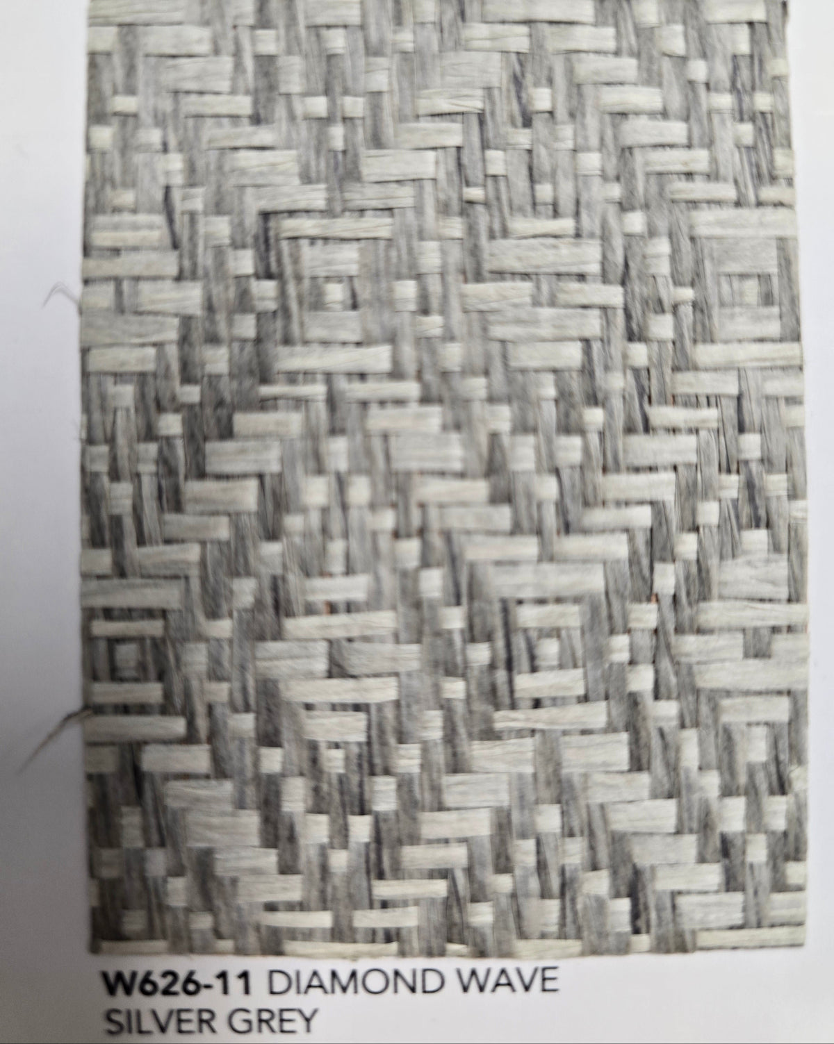 Diamond Wave - Grasscloth Wallpaper - Silver Grey