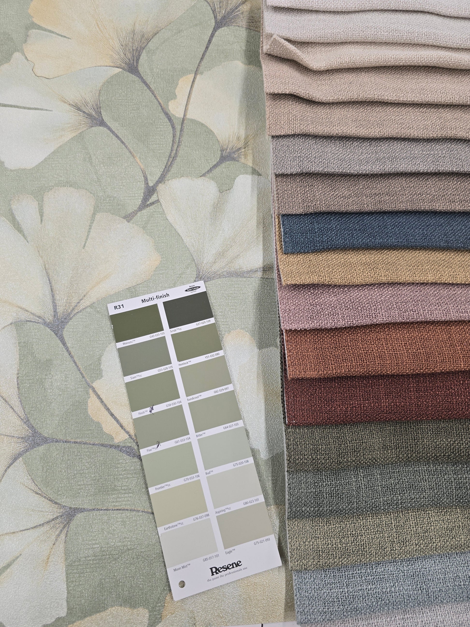 Sample – Elara Ginkgo Wallpaper – Moss Shimmer