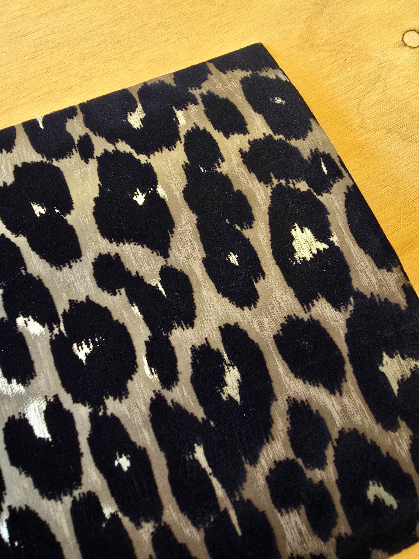 Makucha Flock Velvet Wallpaper - Umber