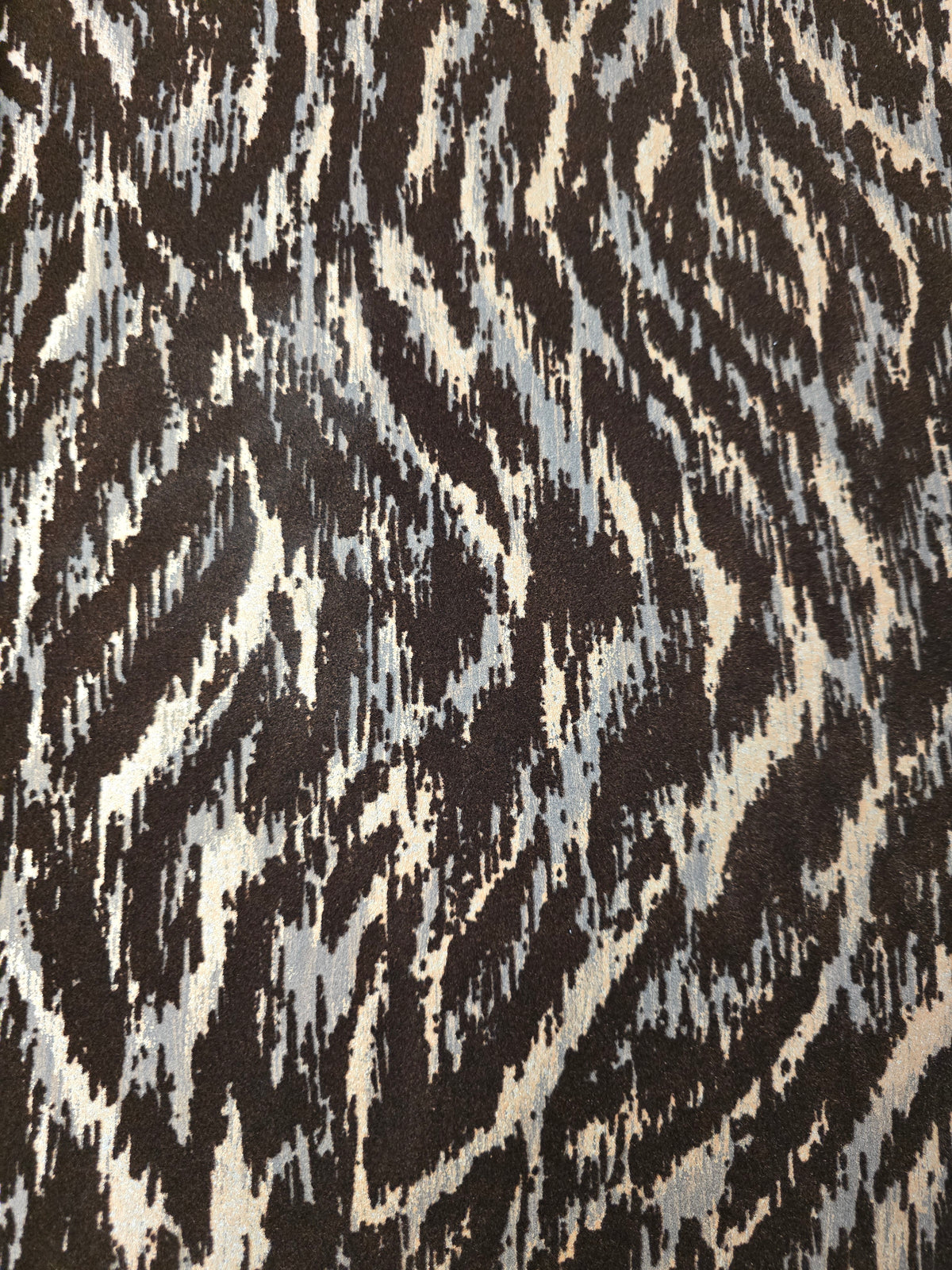 Ondine Velvet Flock Wallpaper – Mocha Gold