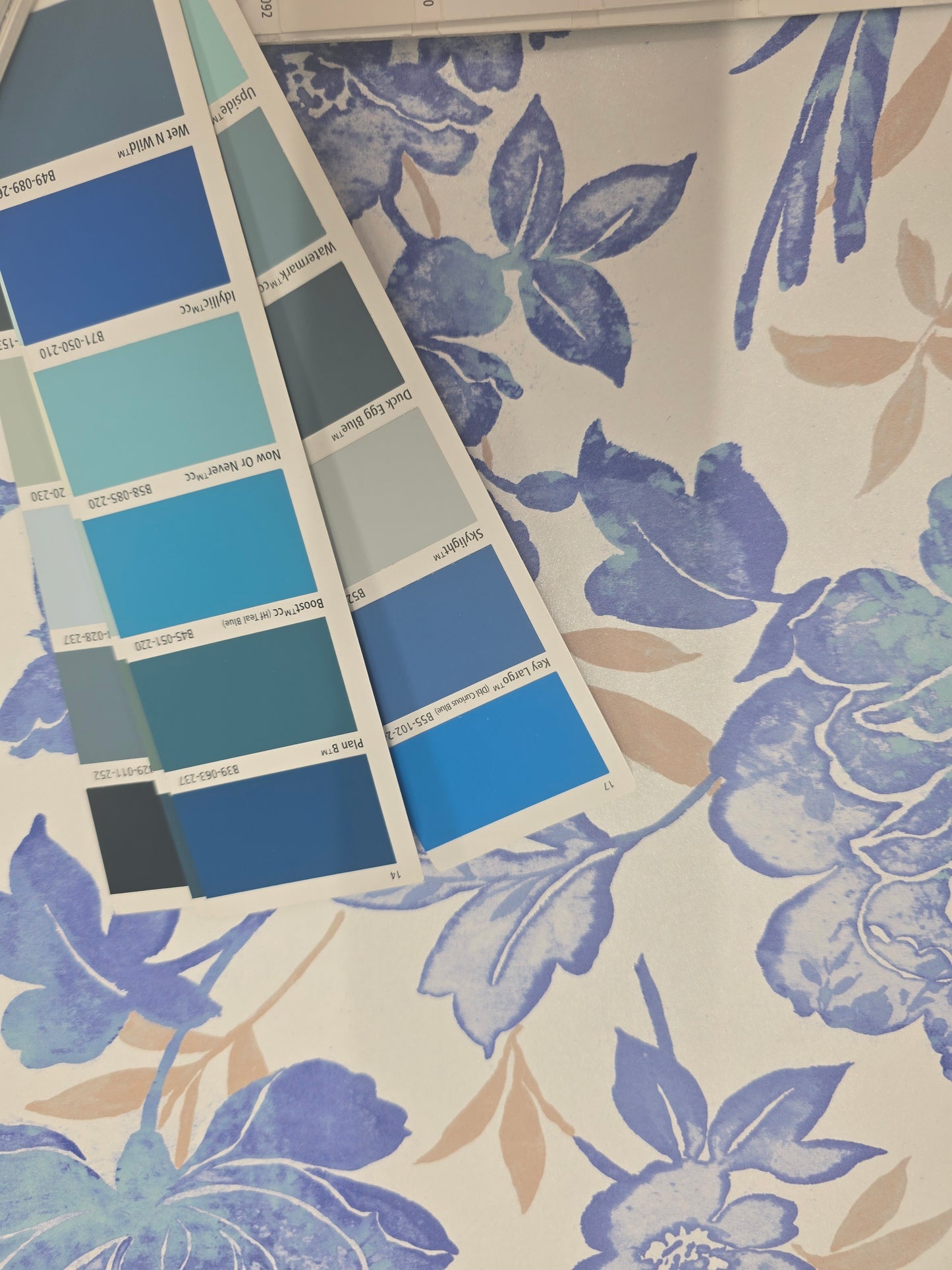 Big Blue Blooms Wallpaper - Blue