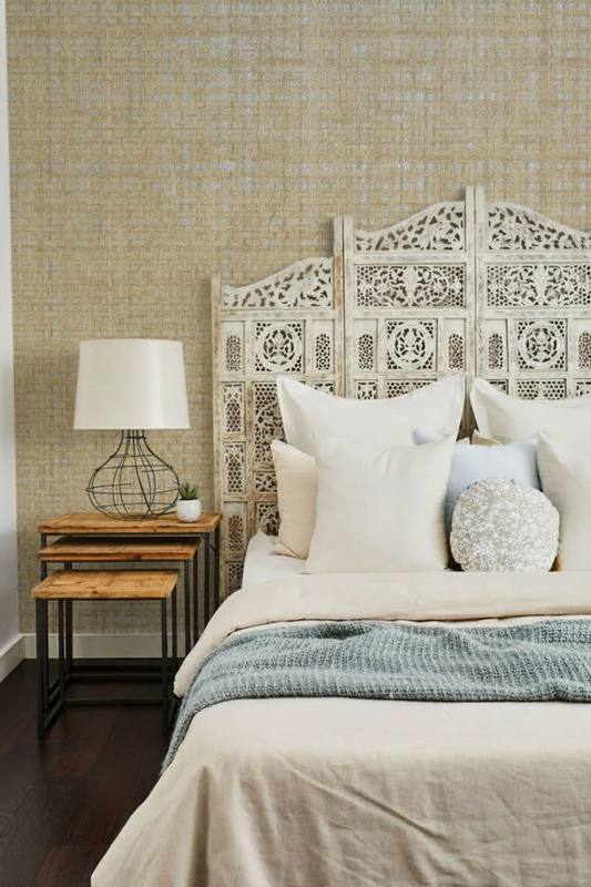 W612-34 Metallic Silver Grasscloth Bedroom