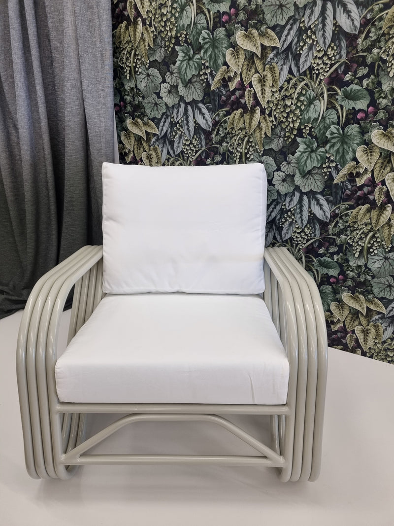 Chalk armchair with white cushions