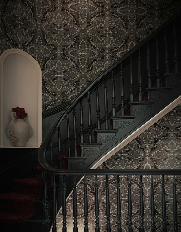 Majorelle Wallpaper - Marcasite (black)